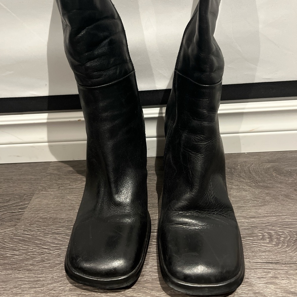 Pegabo Classic Black Leather Mid-Calf Heeled Boots - Picture 6 of 10